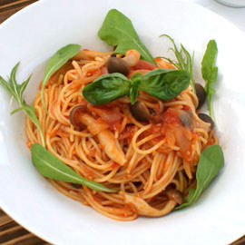 トマトソースパスタ