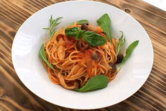 トマトソースパスタ